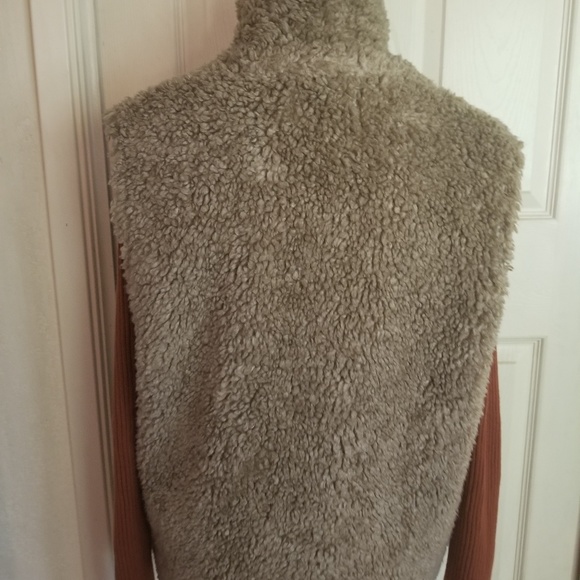 Vest - Picture 2 of 2